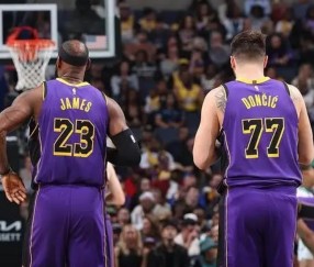 AYX-德布劳内重返赛场，比赛局势复杂首场状态出色，拜仁观众沸腾！引发球迷热议的简单介绍