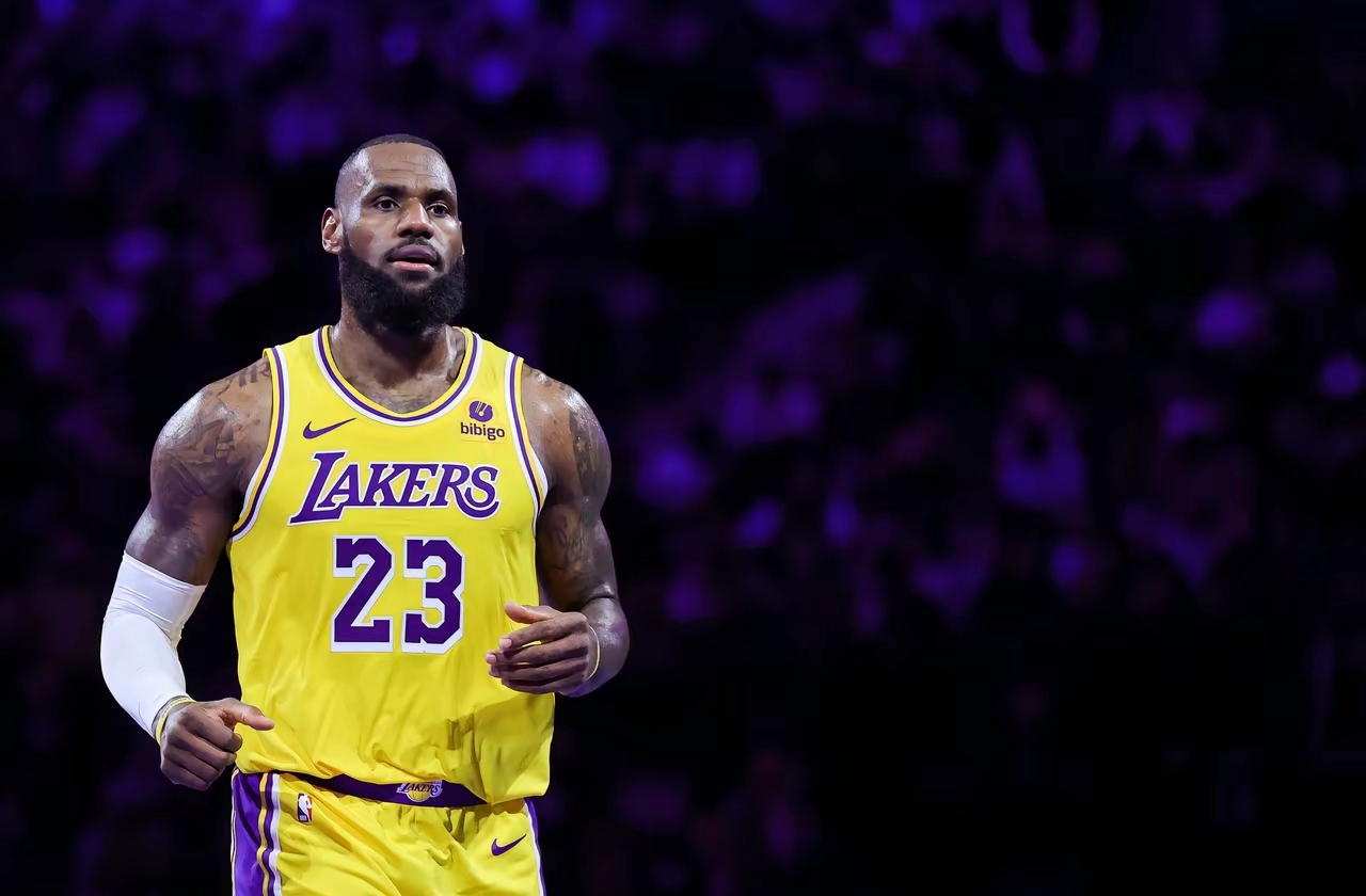 Doinb巅峰对决，詹姆斯与50激战独行侠分钟，绝杀胜负难料！的简单介绍